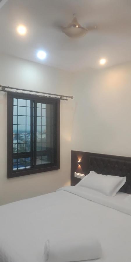 M G Residency Hotell Chikmagalūr Exteriör bild