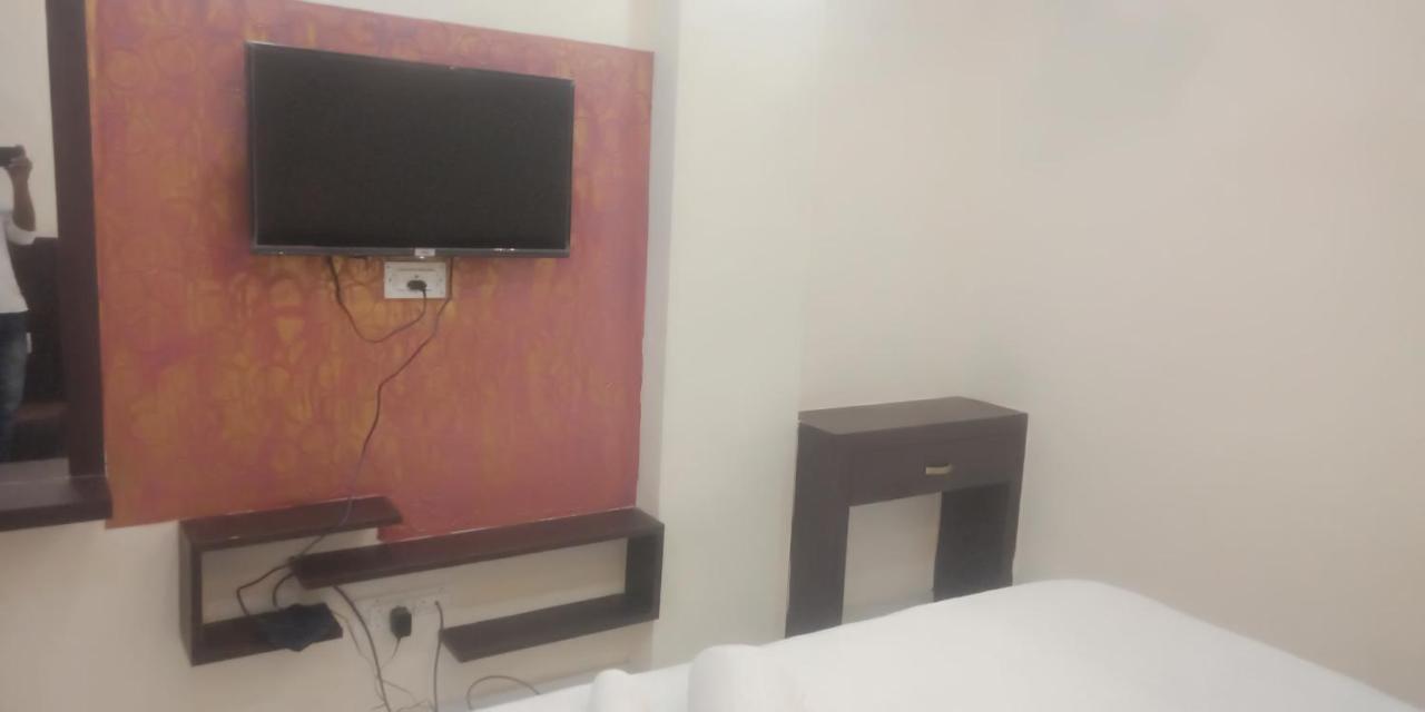 M G Residency Hotell Chikmagalūr Exteriör bild
