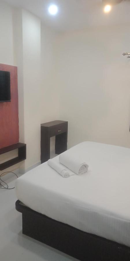M G Residency Hotell Chikmagalūr Exteriör bild