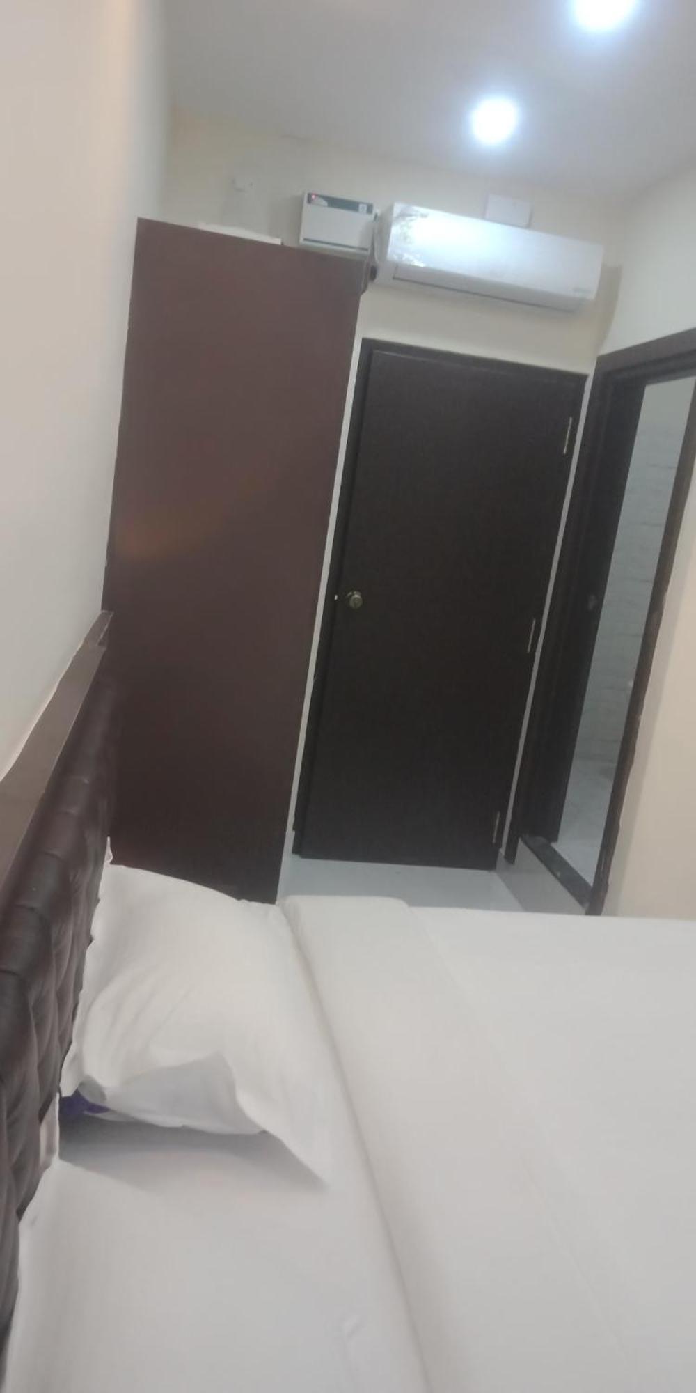 M G Residency Hotell Chikmagalūr Exteriör bild