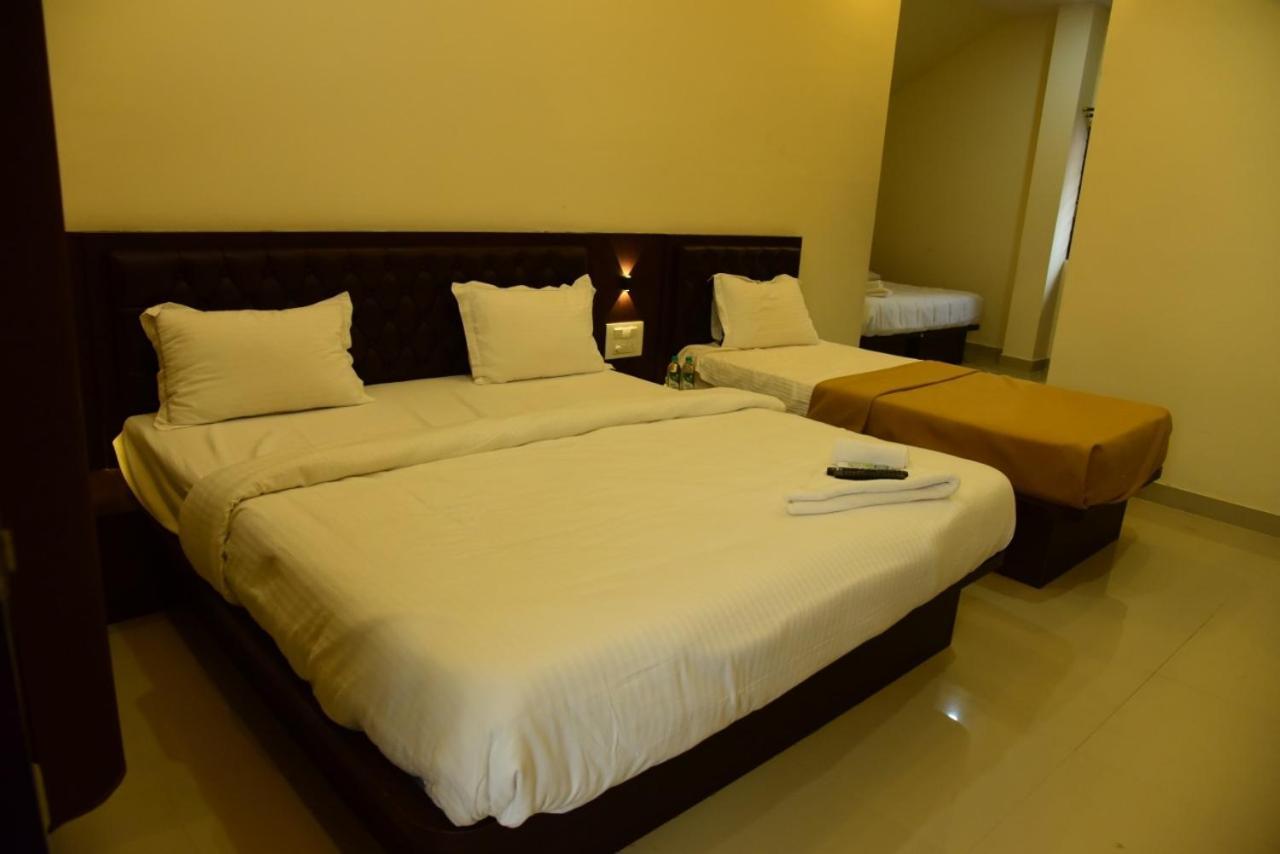 M G Residency Hotell Chikmagalūr Exteriör bild
