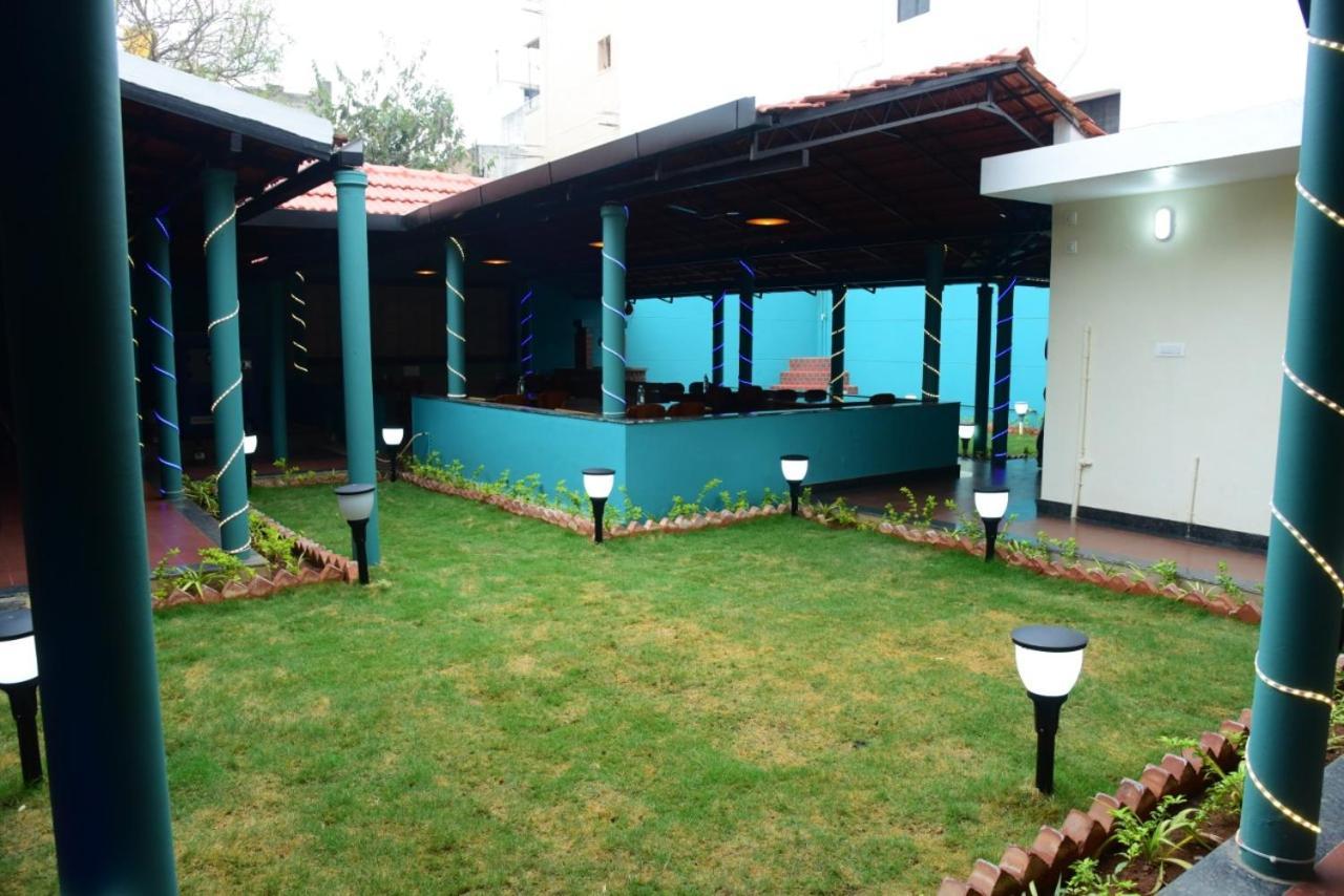 M G Residency Hotell Chikmagalūr Exteriör bild