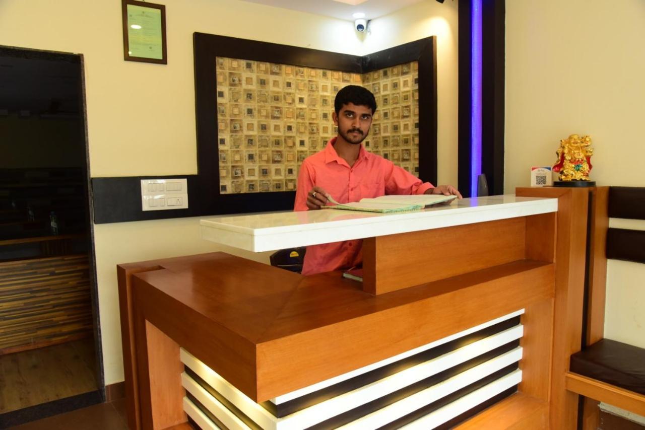 M G Residency Hotell Chikmagalūr Exteriör bild