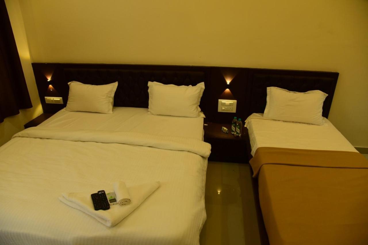 M G Residency Hotell Chikmagalūr Exteriör bild
