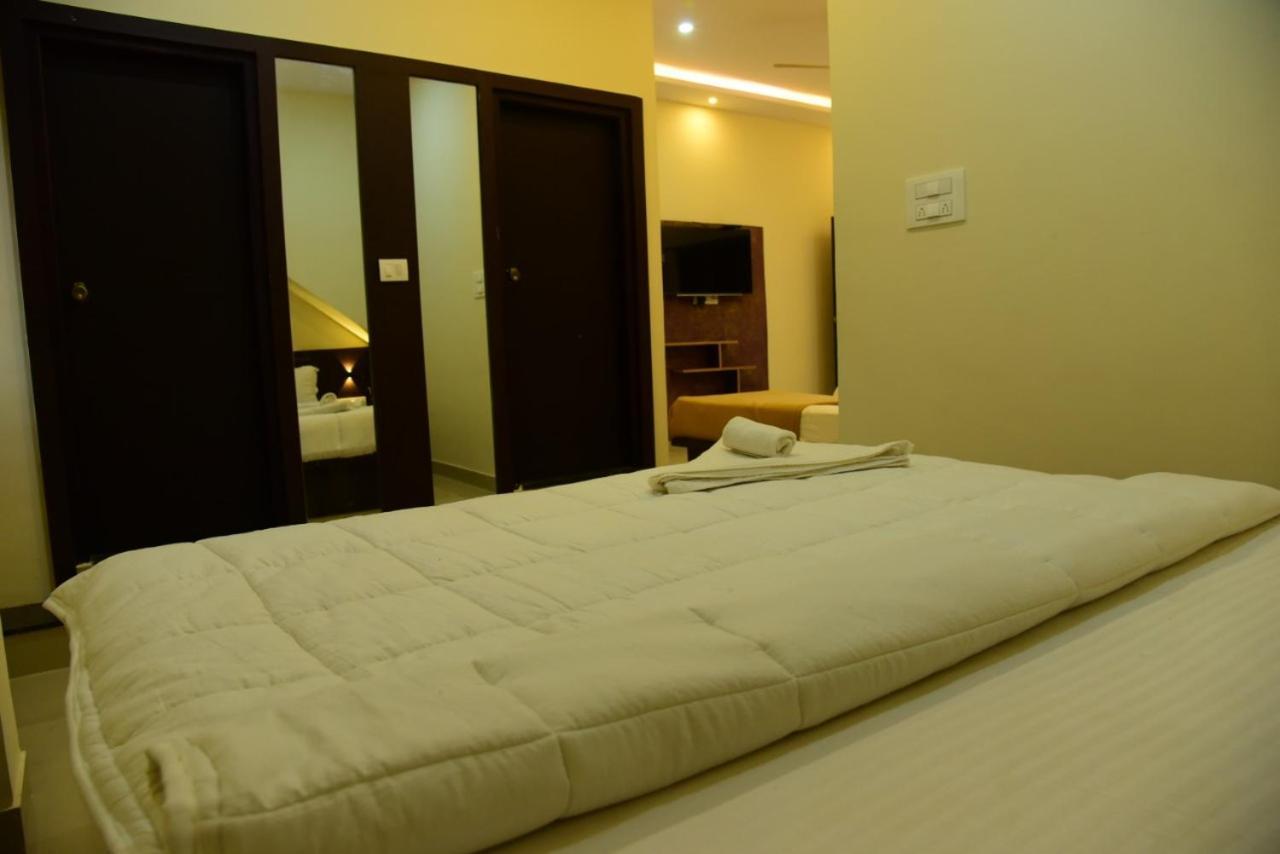 M G Residency Hotell Chikmagalūr Exteriör bild
