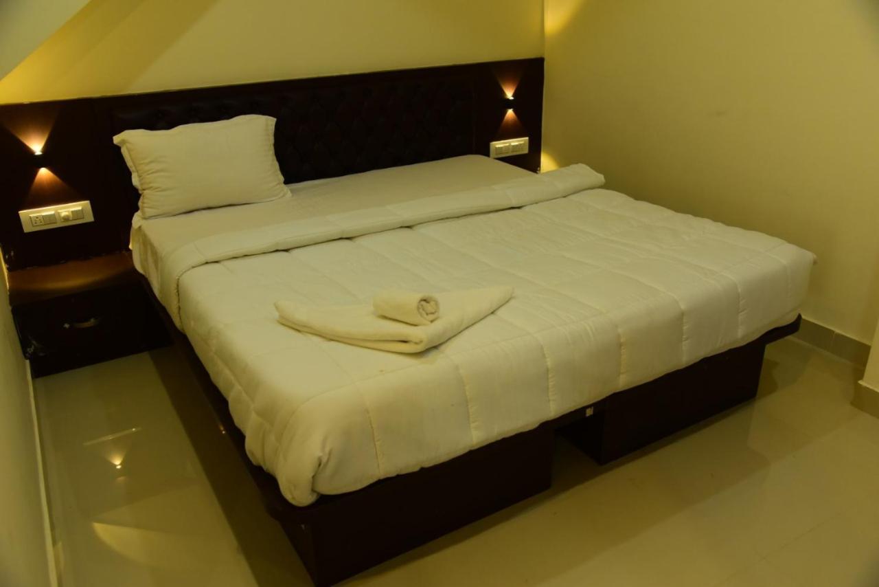 M G Residency Hotell Chikmagalūr Exteriör bild