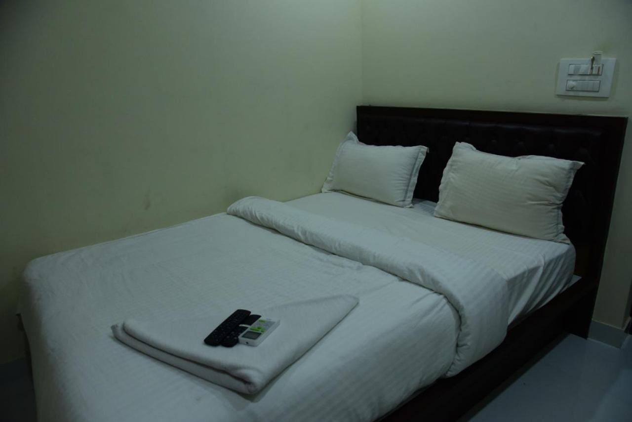 M G Residency Hotell Chikmagalūr Exteriör bild