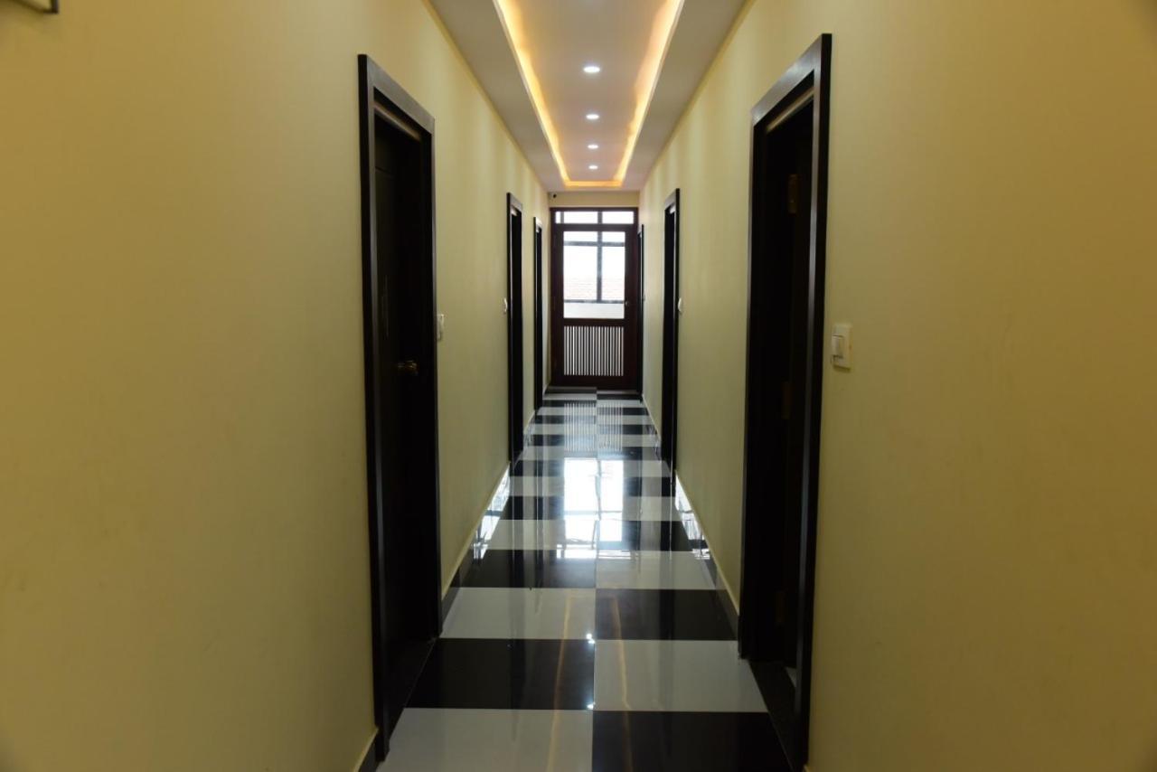 M G Residency Hotell Chikmagalūr Exteriör bild