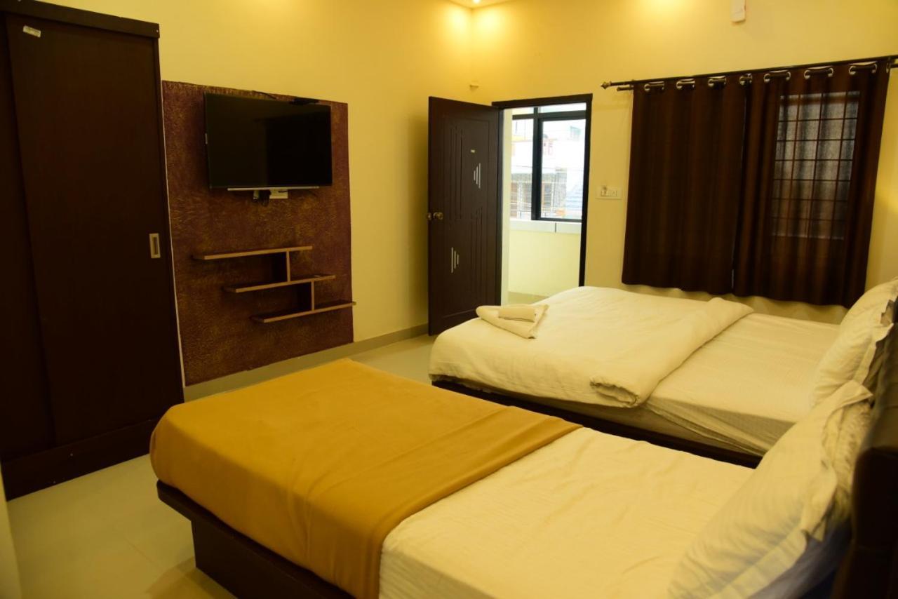 M G Residency Hotell Chikmagalūr Exteriör bild