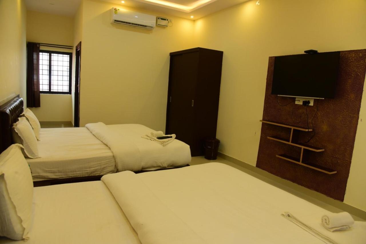 M G Residency Hotell Chikmagalūr Exteriör bild